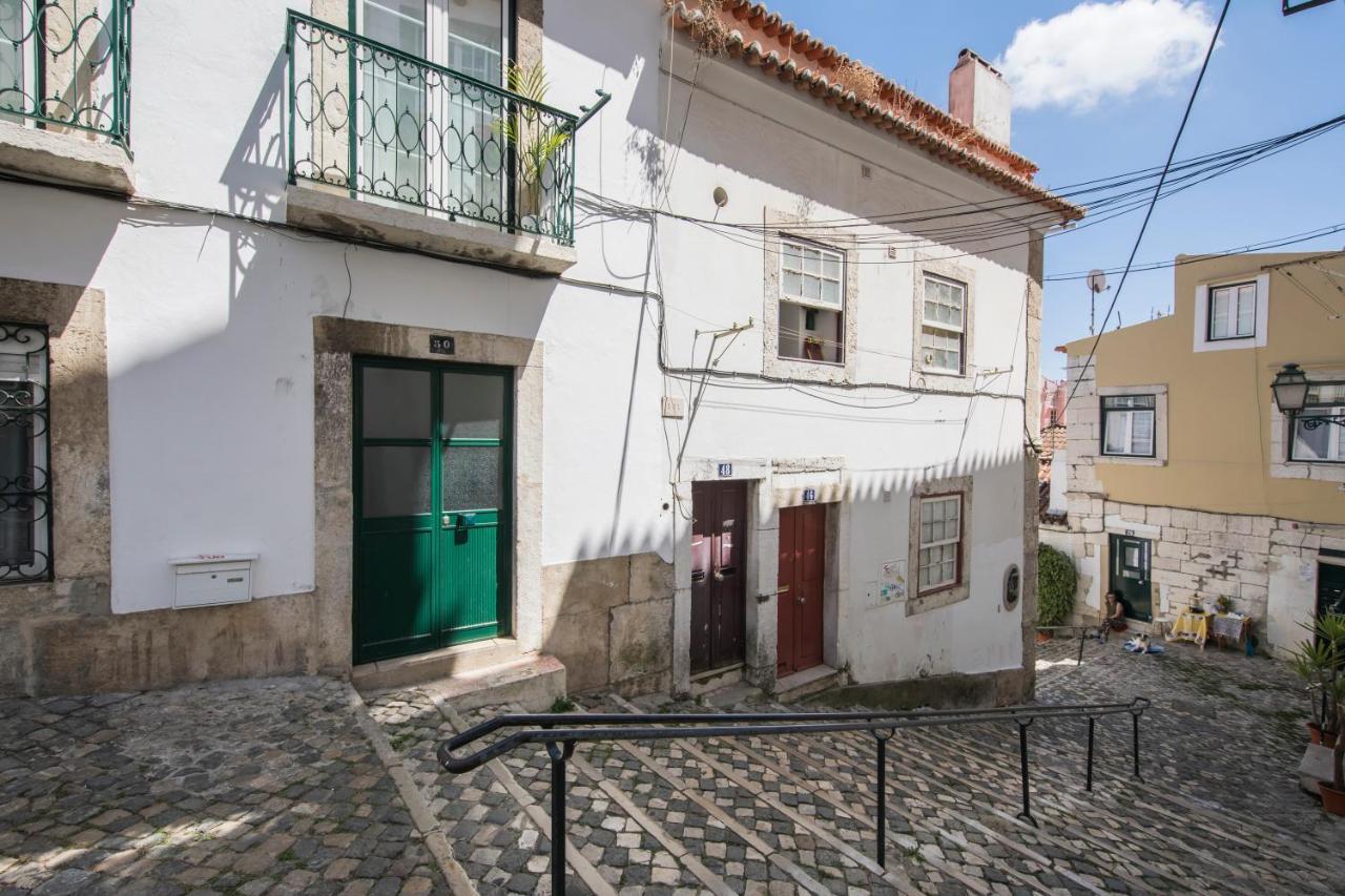 Апартаменты Alfama Typical Beco Da Adica Лиссабон Экстерьер фото